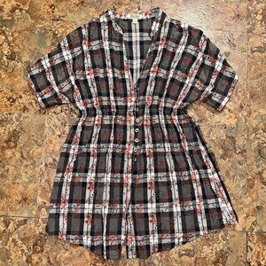 Decree Women’s Plaid Cherry Blossom Floral Half Button Ruffled Top Size Medium